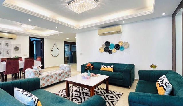 BluO 4BHK Safdarjung Enclave - Balcony, Lift in New Delhi