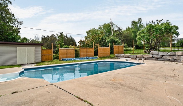 Bungalow Citron - Waterfront with Pool! in Consecon