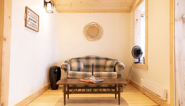 C8 - Cozy Lakefront Cottage in Temiskaming Shores in Cobalt