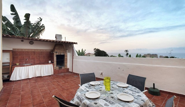 Chalet "Casa Barreto" with Sea View, 3 Private Terraces & Wi-Fi in Puerto de la Cruz