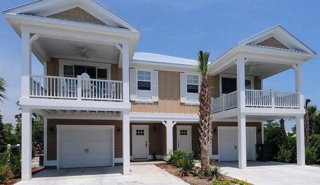 Charming 2-Bedroom Townhome in the Heart of the Exchange Neighborhood in North Myrtle Beach