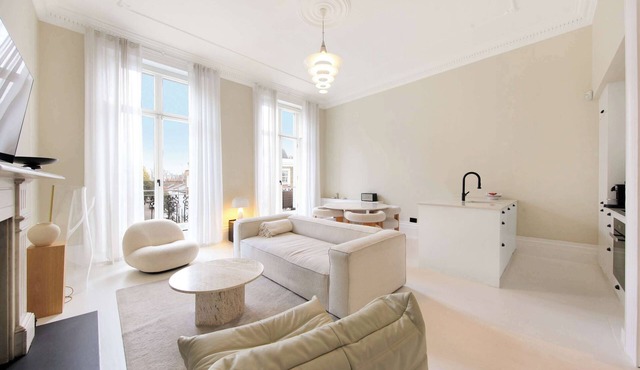 Charming Westbourne 2Bdr Dream in Greater London
