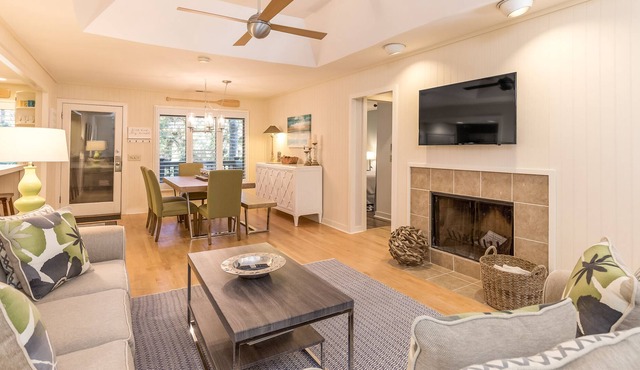 Community pool/dock, EV friendly in Kiawah Island