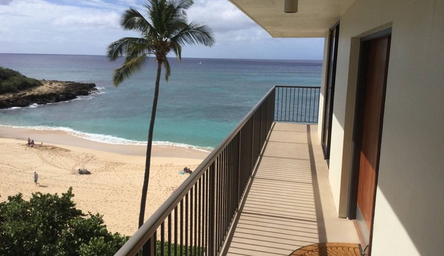 Corner Unit Beachfront Condo with Wrap-around Lanai at Makaha in Waianae