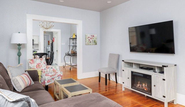 Cozy Little Cottage in Old Town in Georgetown