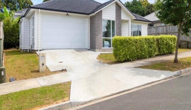 Cozy room in a newly built modern house. in Pukekohe