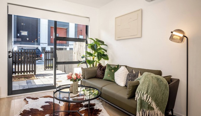 Cozy Two- Bedroom Townhouse with garden Unit 17 in Auckland