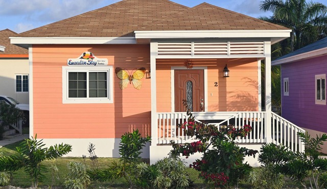 Cute as a Button, AC, Starlink, Wi-Fi, Hot Tub, Near Beaches, Bars & Restaurants in North Palmetto Point