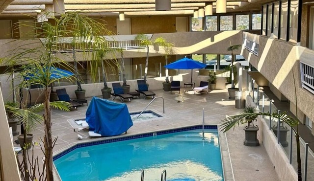 Deluxe King Room with Balcony, Free Breakfast and Parking Near Seal Beach Pier in Seal Beach