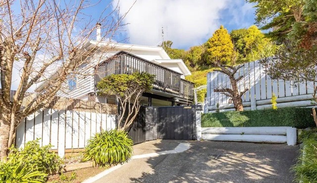 Entire Ground Floor Full Privacy Family-friendly Popular to Ferry-catchers in Wellington