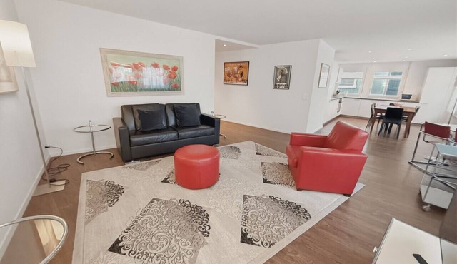 Fantastic 2BR executive flat 100sqm (Mainau 6) in Zürich