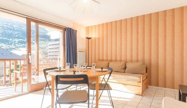 Functional 1-bedroom apartment with parking, central Briançon in Briançon