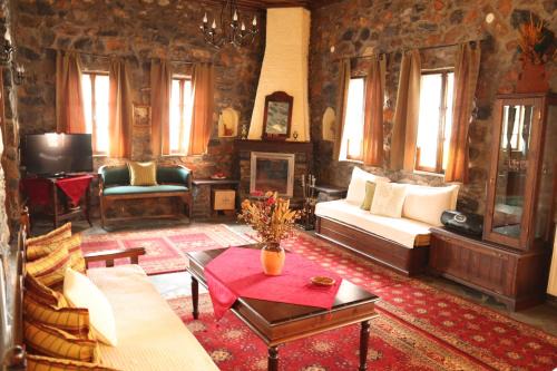 Gaea Mont Chalet in Palaios Agios Athanasios