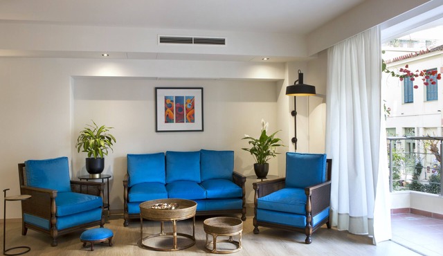 Gracious Accessible 4Bd/5Ba Apartment in Ideal Location in Athens