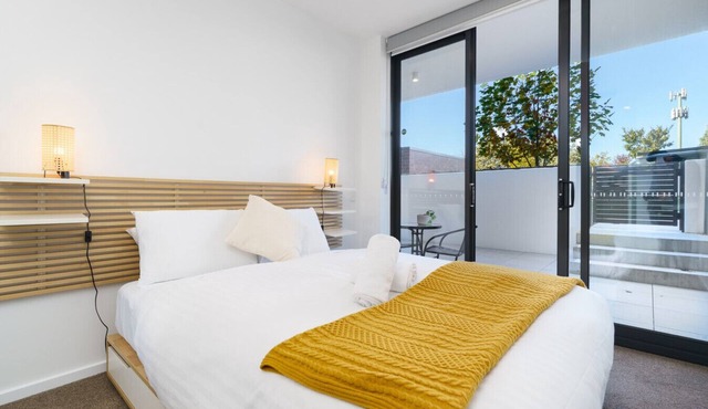 Griffith Apartment | Prime Location+Courtyard+Gym in Griffith