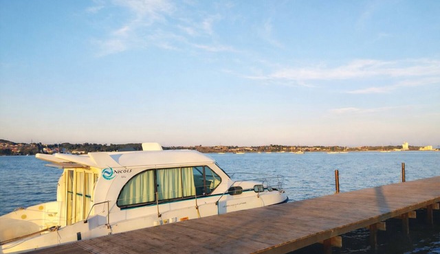 Habitable boat with terrace with panoramic view of the Canal du Midi in Béziers
