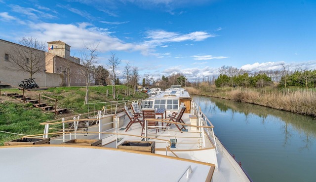Haricot Noir Houseboat on the Canal du Midi with Private Waterside Terrace in Colombiers