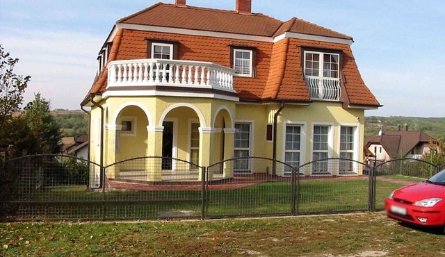Holiday apartment with terrace facing the garden in Hévíz
