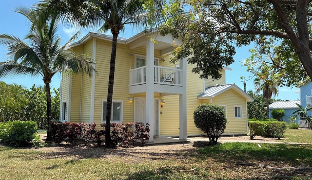 Home in Bailey Town, Bimini Bay- North Bimini Optional Golf Cart and 43' Slip