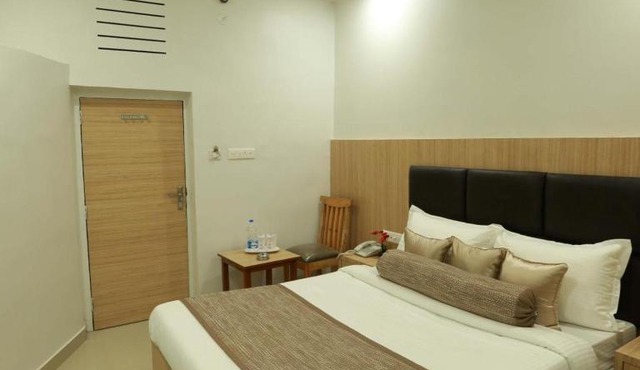 Hotel Lotus Near New Delhi International Airport in New Delhi