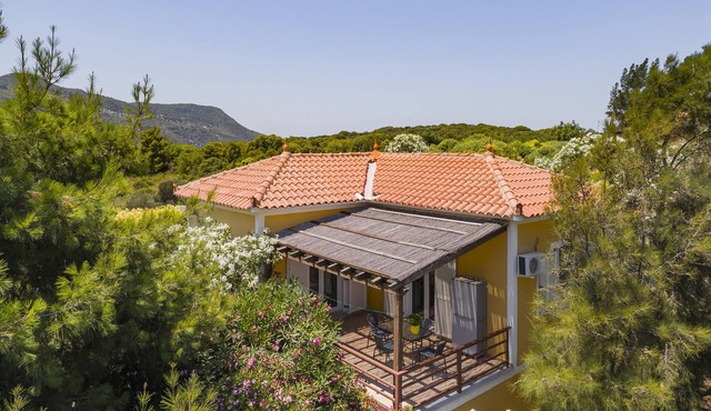 House with character, private swimming pool, spectacular view in Samos