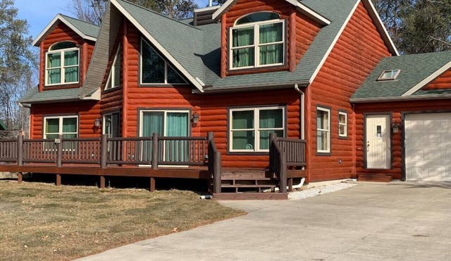 Knott's Berry Pines (Rustic yet Modern Comfortable) in Lake Delton