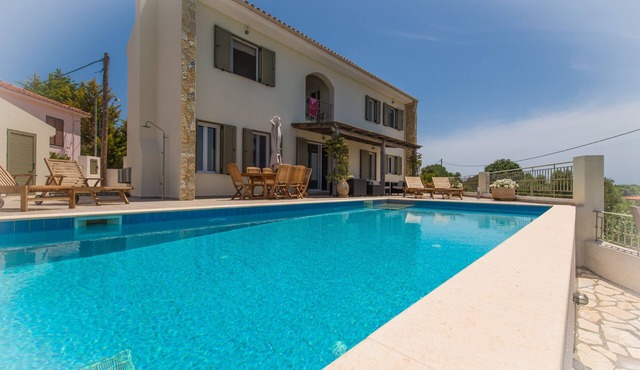 Korianna (near Spartia): Luxury boutique villa with incredible views in Korianna