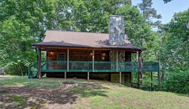 Lake Lure Lodge in the Trees Sleeps Eight in Lake Lure