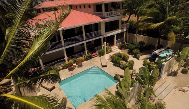 Large 5+ Bedroom Oceanfront w/Pier and Pool in Placencia