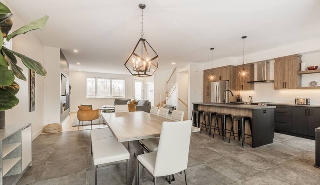 Le Memph: 3 bedrooms pool hot tub lac Memphrémagog in Magog