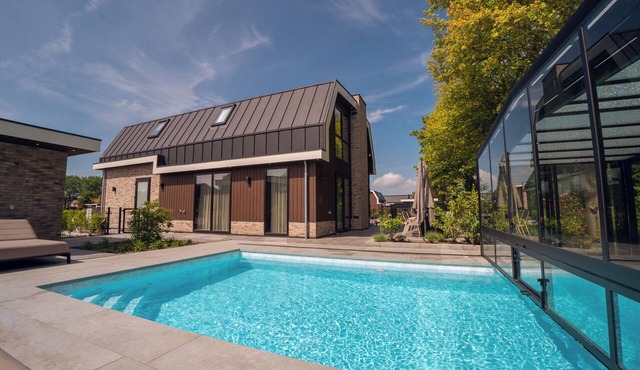 Luxury 16-person villa in Waarland with 8 bedrooms, a private indoor pool, a hot tub, and plenty of peace, space, and comfort for the entire party. in Waarland