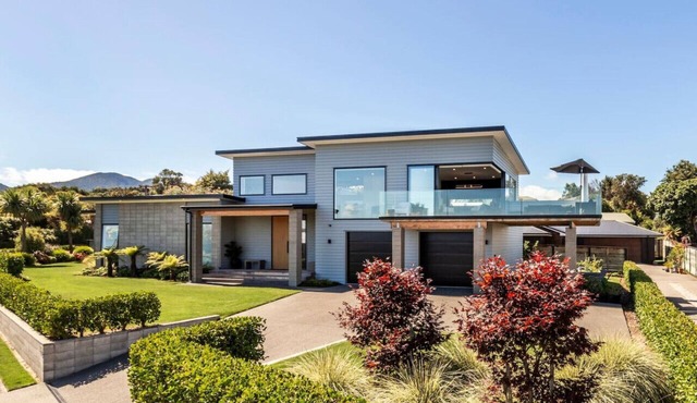 Luxury with Lake Views in Taupō