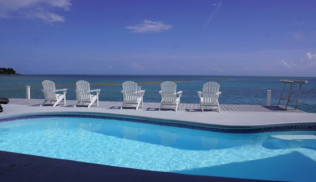 Marathon Oceanfront 4BR, 3.5BA Private Pool 60’ Boat Dock in Marathon
