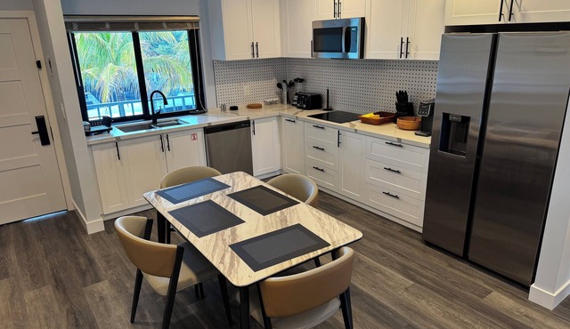 Modern, Beautiful Studio/ 1- and 3-bedroom suites in Freeport