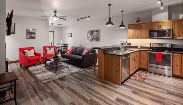 Modern Glacier Getaway - 2 bed/2 bath in Columbia Falls