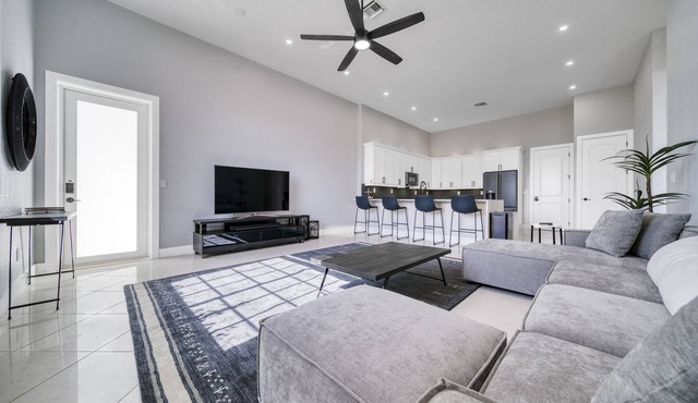 Modern Luxury Apartment Centrally Located in Southwest Ranches Hidden Gem! in Southwest Ranches