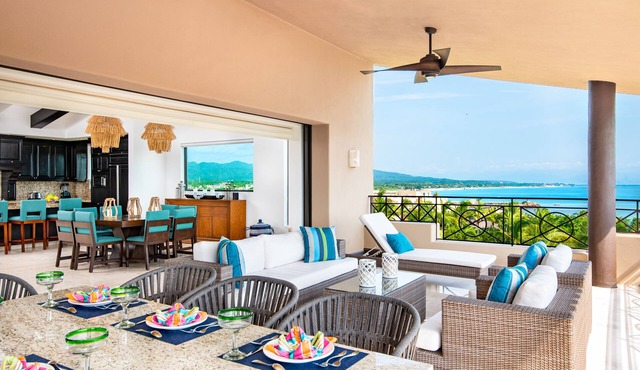 NEW Luxury Ocean View PH, Golf Cart w/Premier Golf + Housekeeper/cook in Punta de Mita