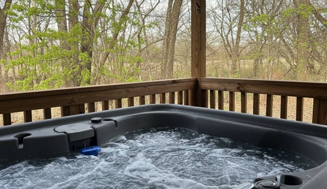 NEW! Private 4-Acre Cabin: Hot Tub & King Bed near Lake Murray & Casinos. Clean! in Marietta