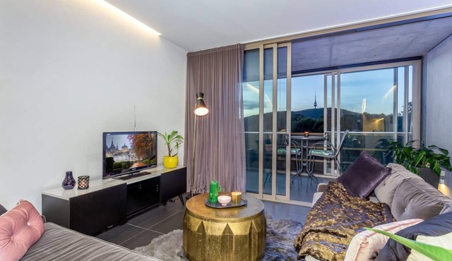 Nishi Building * Furnished Apt * Amazing Sunsets * Walk to Lake, City & ANU in Canberra
