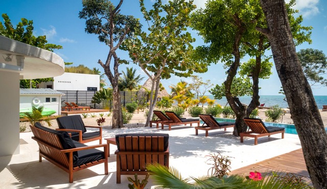 Oceanfront 4 Bedroom Bungalow with Private Pool, Large beach area and Staff in Placencia