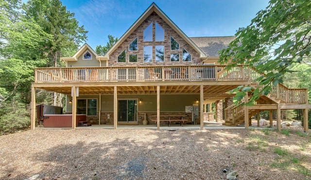 On The Rocks by PMR, 7BR, Near Lake Harmony, Outdoor Fireplace, Sleeps 20 in Lake Harmony