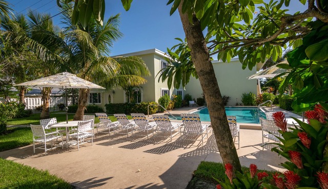Palm Cay 3 · 3 Queen Beds · 2-Min Walk to Gulf in Holmes Beach