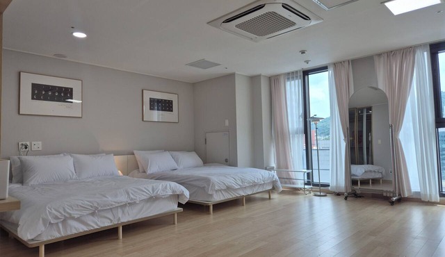 Perfect for Family/Group 2 Queen Beds/Myeongdong 5min in Seoul