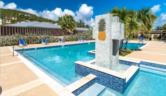 Poolside - 3Br/Bath Villa, Perfect for Families - 1 min walk to Margaritaville! in St Thomas
