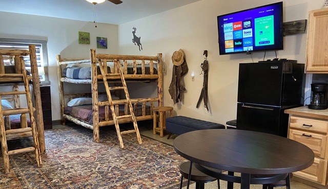 Private Studio Bunk House on 70 acre horse ranch in Austin