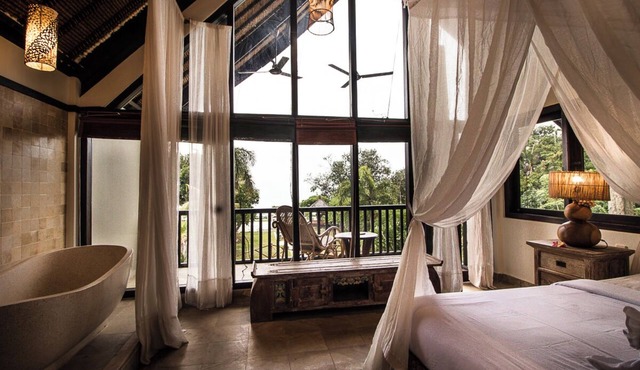 PROMO Beachfront oasis. Private pool and firepit in Bali