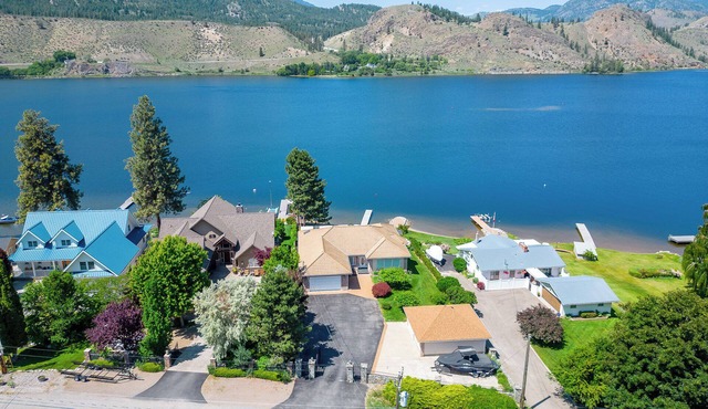 Relaxing Lakefront Bungalow Suite 2 Bedrooms – Steps from Skaha Shoreline in Okanagan Falls