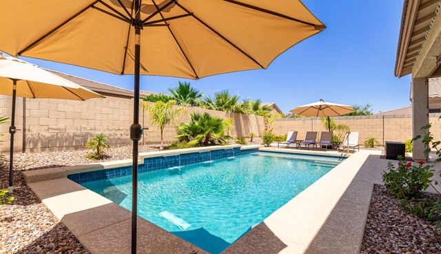 Relaxing stay with FREE heated pool! The Rimrock Retreat in Surprise