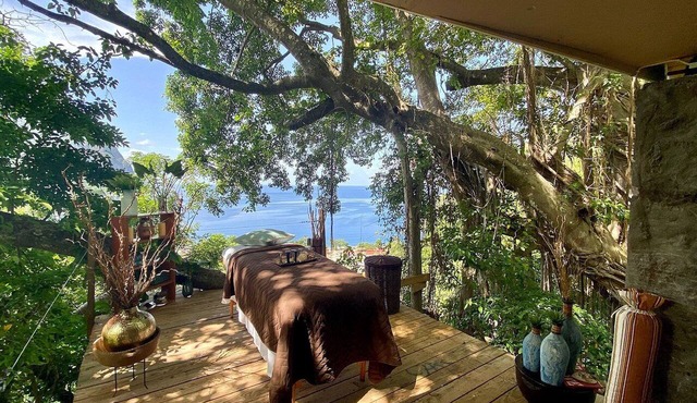 Scenic Retreat w/Hearty breakfast & Balcony in Palmiste