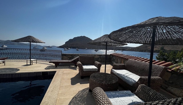 Sea Front Property with private pool and deck in Yalikavak in Yalikavak